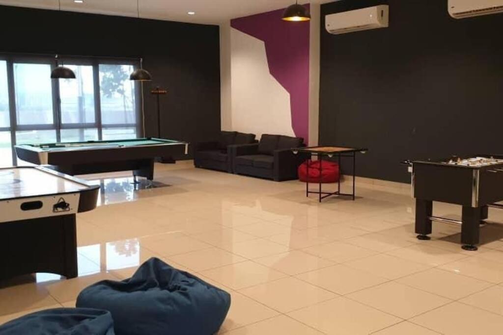 Pangsapuri The Icon4 In Ioi Mall Putrajaya, Netflix *